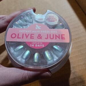Olive & June Mani Press-On Nails ~ Round Extra Short ~ Sheer Lavender Shimmer